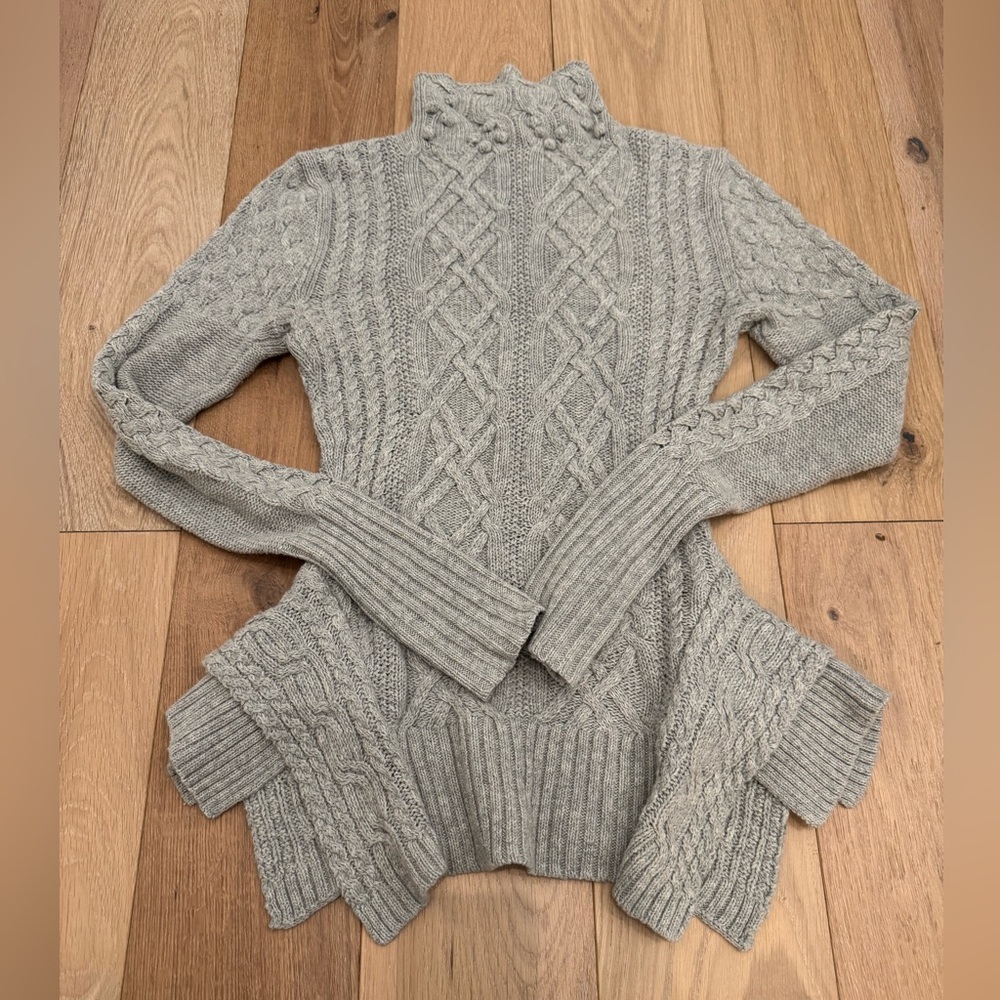 BcbgMaxAzria gray plum sweater XXS
